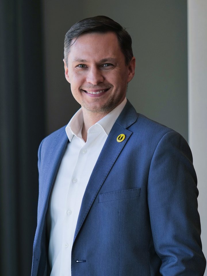 Dr. Huszák László
